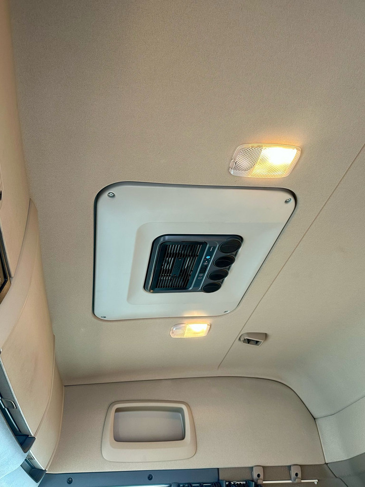 Isothermal truck SCANIA G360 / IZOTERMA / 6.8 M DŁUGOŚCI / AUTOMAT / CAŁA NA PODUSZKACH / KLIMA POSTOJOWA / ELEKTRYCZNA ROLETA TYŁ / SYPIALKA: picture 21