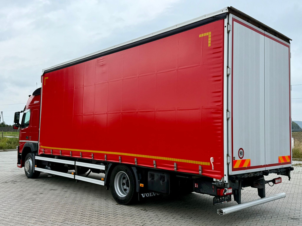 VOLVO FM 410 / FIRANKA / 18 EUROPALET / AUTOMAT / SYPIALKA / SPROWADZONE / 2017 ROK - Curtainsider truck: picture 3 VOLVO FM 410 / FIRANKA / 18 EUROPALET / AUTOMAT / SYPIALKA / SPROWADZONE / 2017 ROK - Curtainsider truck: picture 3