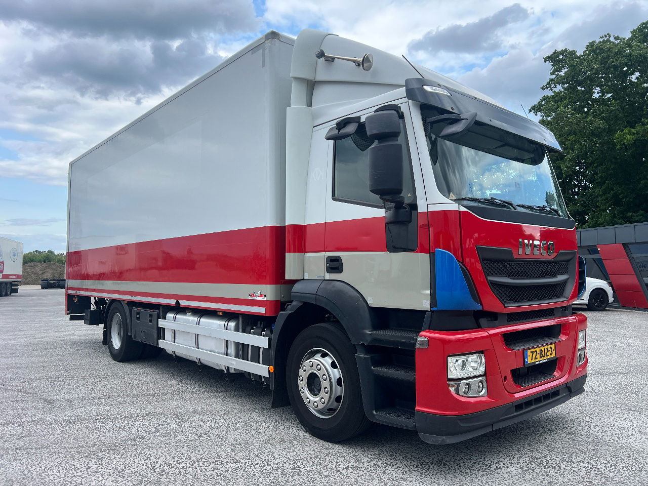 Iveco Stralis 310 AD, 19Ton, Euro 6 - Box truck: picture 2 Iveco Stralis 310 AD, 19Ton, Euro 6 - Box truck: picture 2
