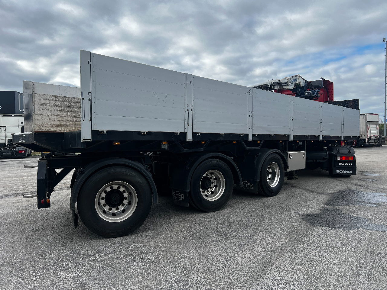 Pacton Stenenoplegger met Kennis 14.000 Kraan, Crane - Dropside/ Flatbed semi-trailer: picture 4 Pacton Stenenoplegger met Kennis 14.000 Kraan, Crane - Dropside/ Flatbed semi-trailer: picture 4
