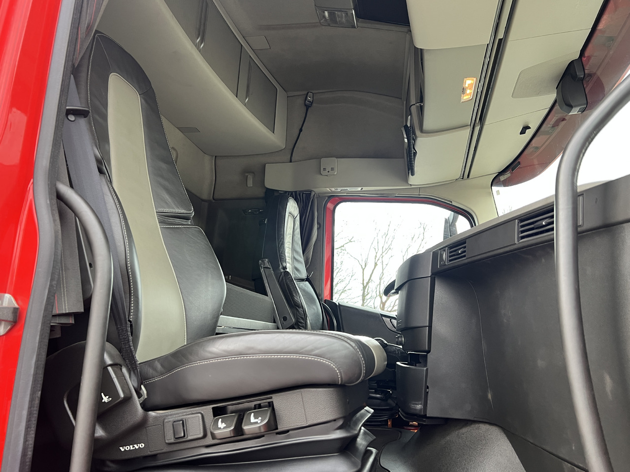 Tractor unit Volvo FH 500 Globe, Hydraulic: picture 9