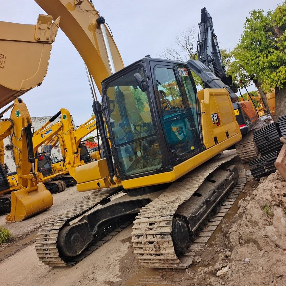 Crawler excavator CAT 320 GC: picture 8