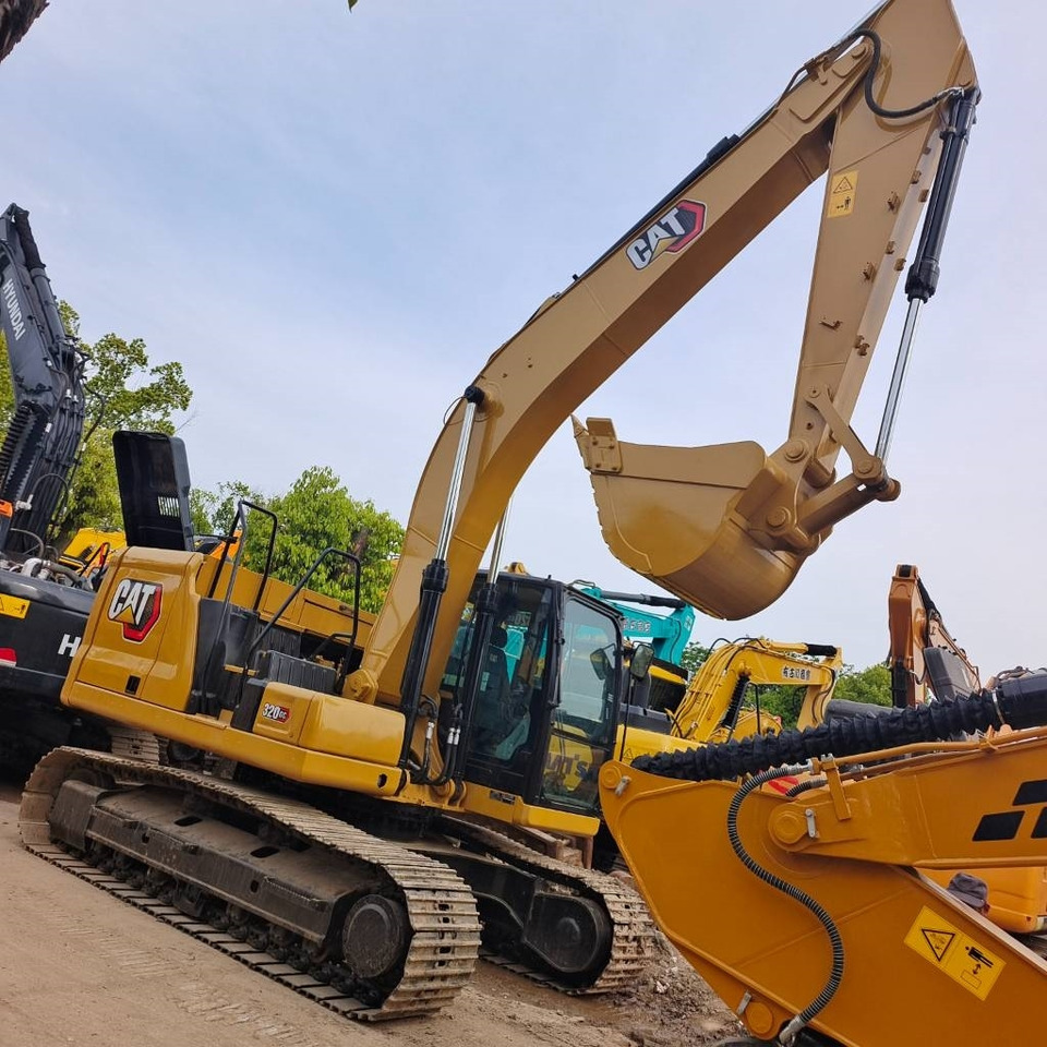 Crawler excavator CAT 320 GC: picture 23