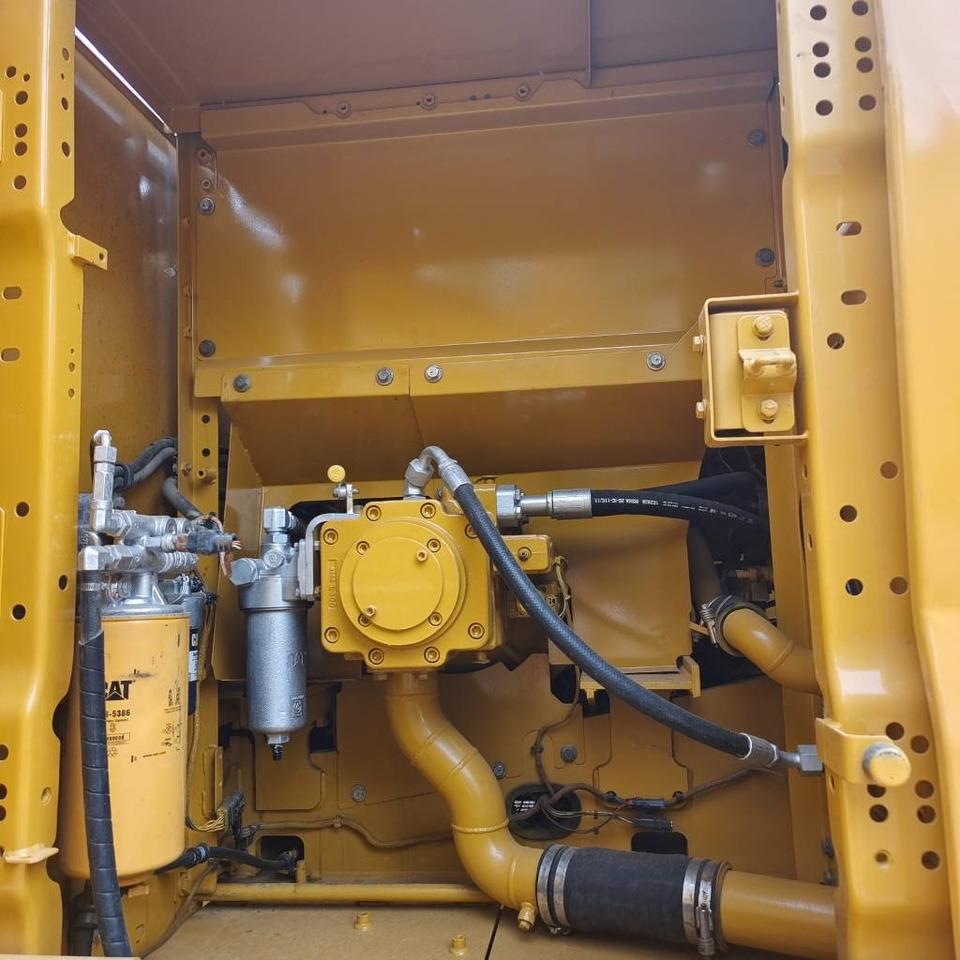 Crawler excavator CAT 320 GC: picture 27