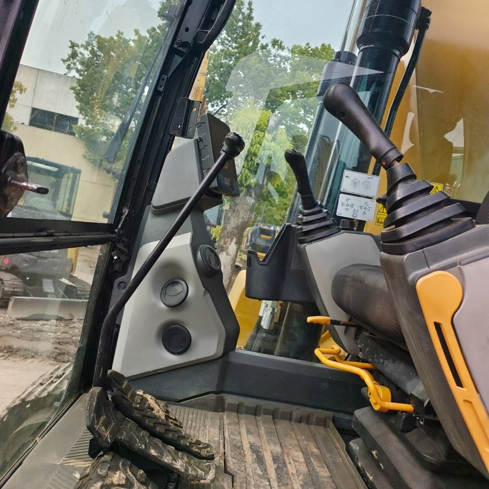 Crawler excavator CAT 320 GC: picture 13