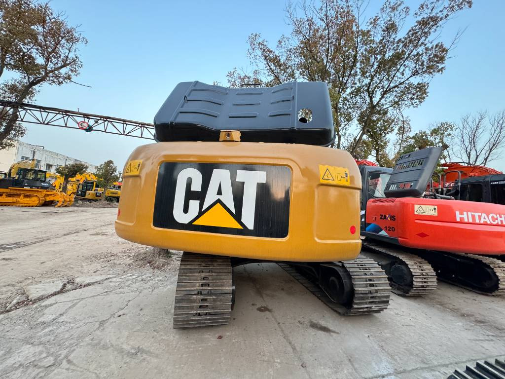 Crawler excavator CAT 320D2L: picture 8