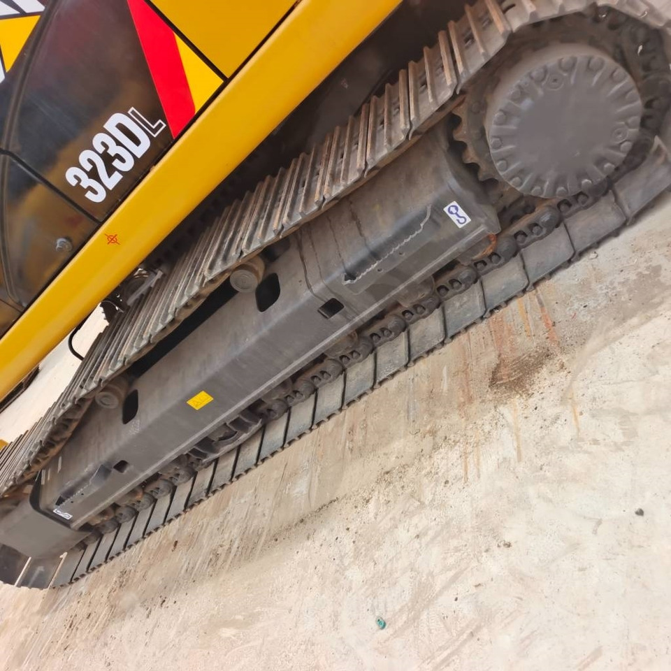 Crawler excavator CAT 323 D: picture 7