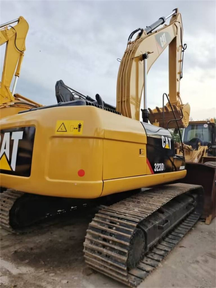 CAT 323 D - Crawler excavator: picture 1 CAT 323 D - Crawler excavator: picture 1