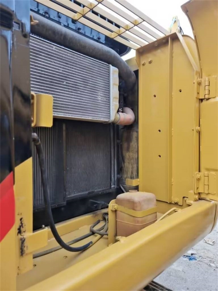 Crawler excavator CAT 323 D: picture 9