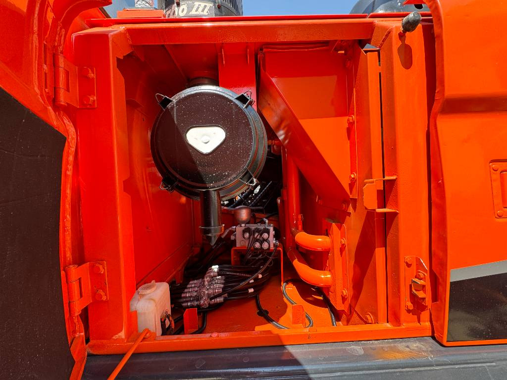 Doosan DX 300 LC-9S - Crawler excavator: picture 3 Doosan DX 300 LC-9S - Crawler excavator: picture 3