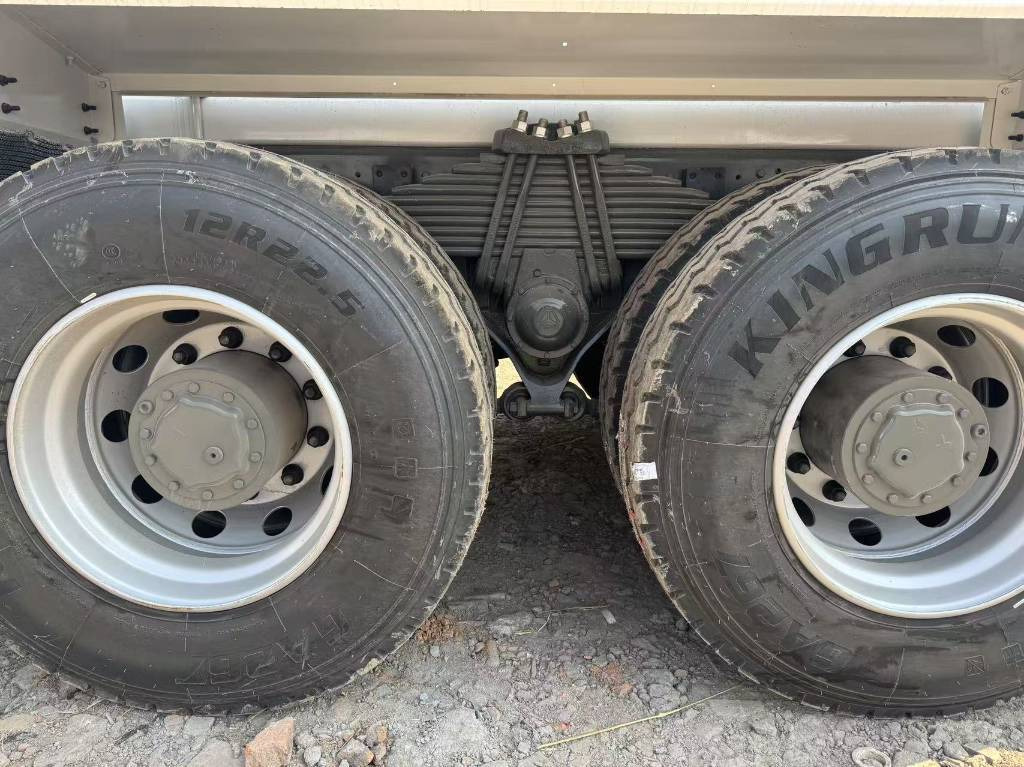 Howo 100% New and used - Tank truck: picture 5 Howo 100% New and used - Tank truck: picture 5