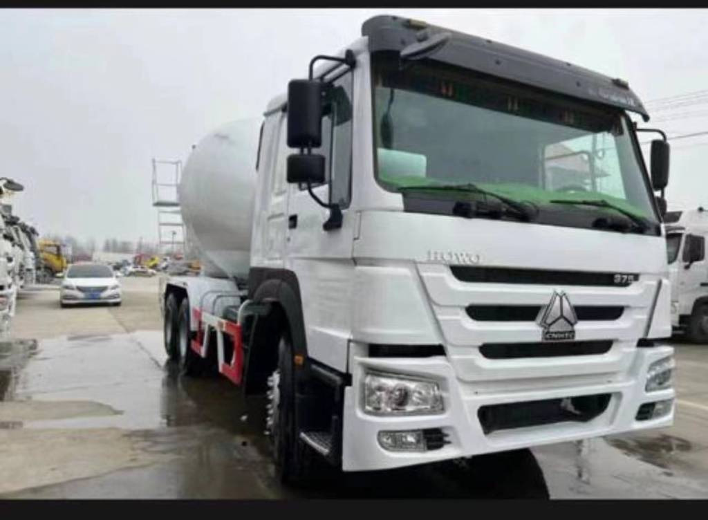 Concrete mixer Howo 380: picture 9