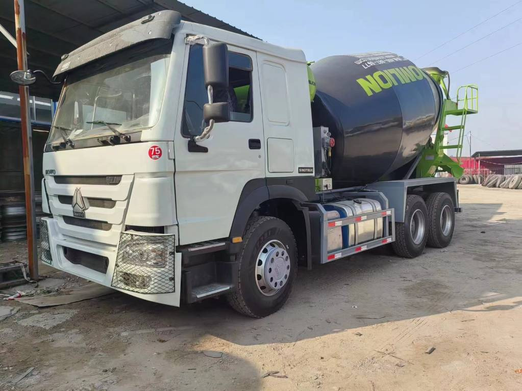 Concrete mixer Howo 380: picture 12