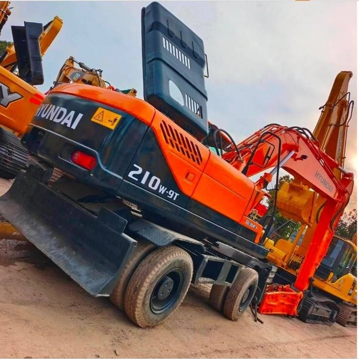Hyundai 210W-9 - Wheel excavator: picture 3 Hyundai 210W-9 - Wheel excavator: picture 3