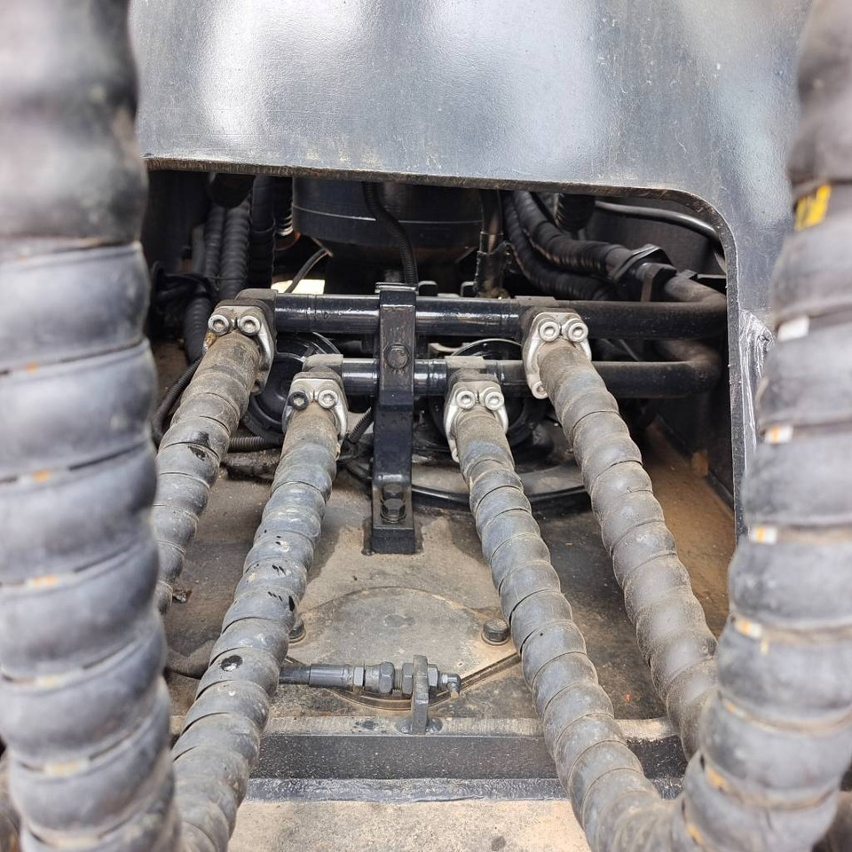 Crawler excavator Hyundai 220 LC-9S: picture 29