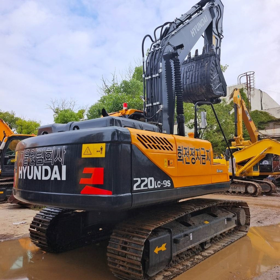 Crawler excavator Hyundai 220 LC-9S: picture 13