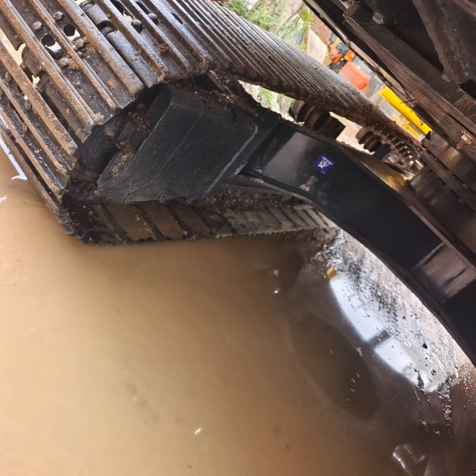 Crawler excavator Hyundai 220 LC-9S: picture 10