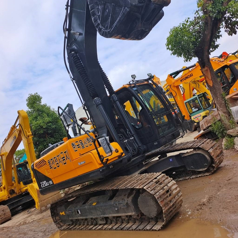 Crawler excavator Hyundai 220 LC-9S: picture 21