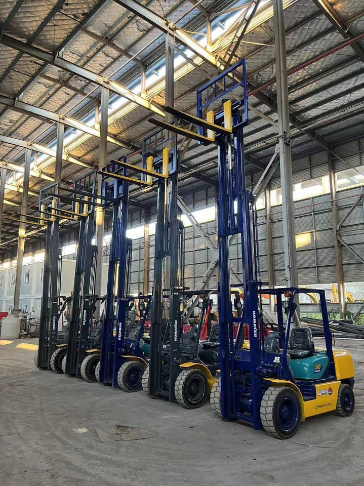 Komatsu FD 30 T-17 - Diesel forklift: picture 3 Komatsu FD 30 T-17 - Diesel forklift: picture 3
