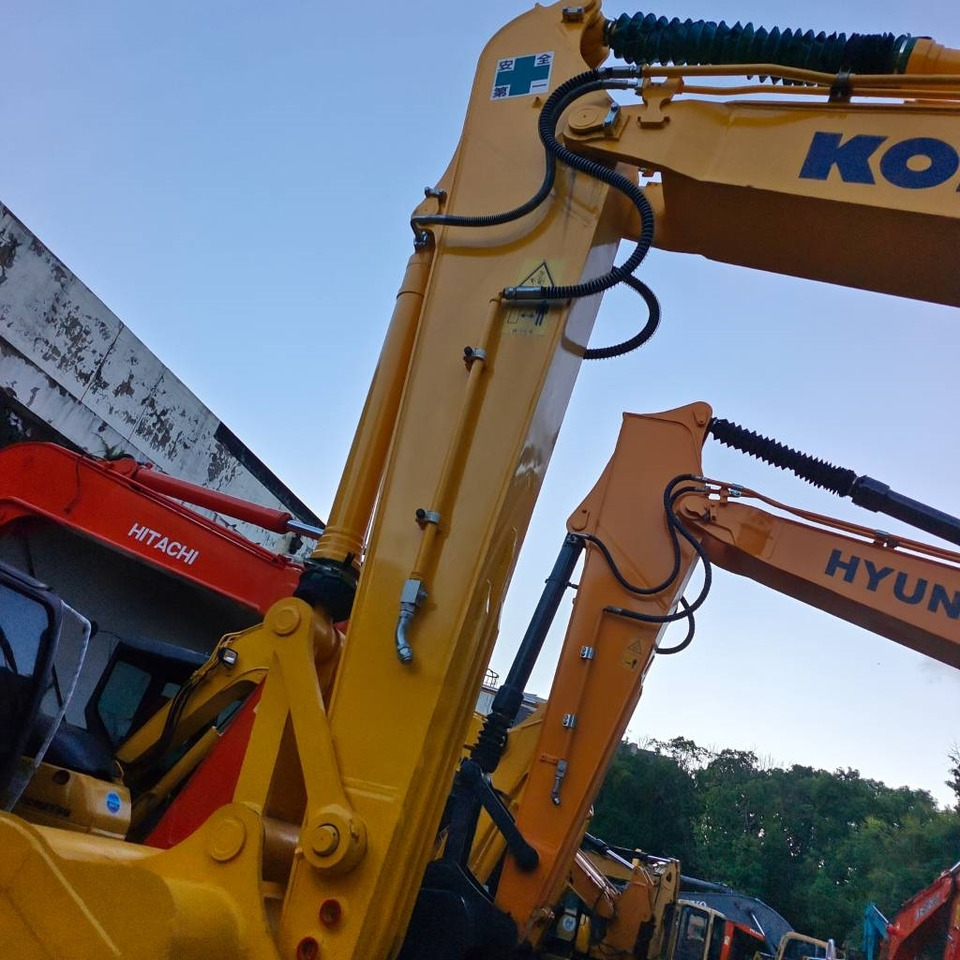 Komatsu PC 220 - Crawler excavator: picture 3 Komatsu PC 220 - Crawler excavator: picture 3