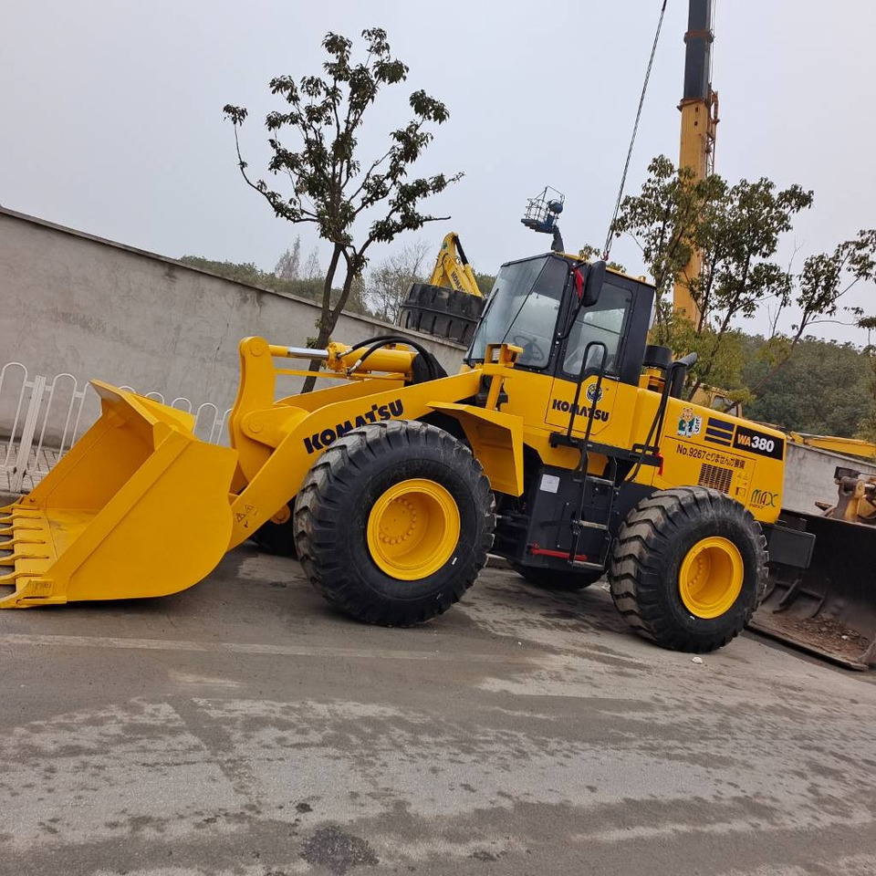 Komatsu WA 380 - Wheel loader: picture 1 Komatsu WA 380 - Wheel loader: picture 1