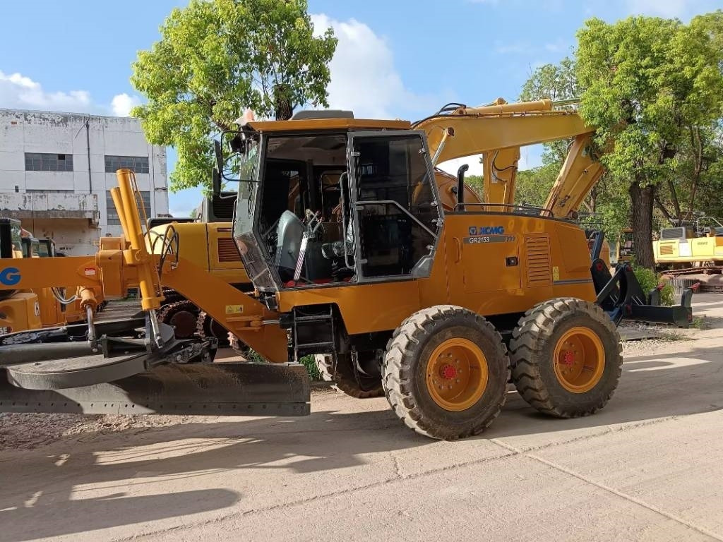 XCMG GR 215 - Grader: picture 3 XCMG GR 215 - Grader: picture 3