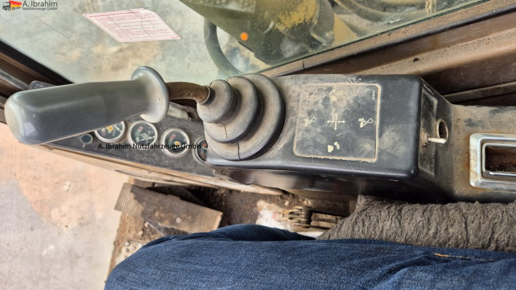 CAT 215 DLC Zustand normal, Hydraulik trocken - Crawler excavator: picture 2 CAT 215 DLC Zustand normal, Hydraulik trocken - Crawler excavator: picture 2