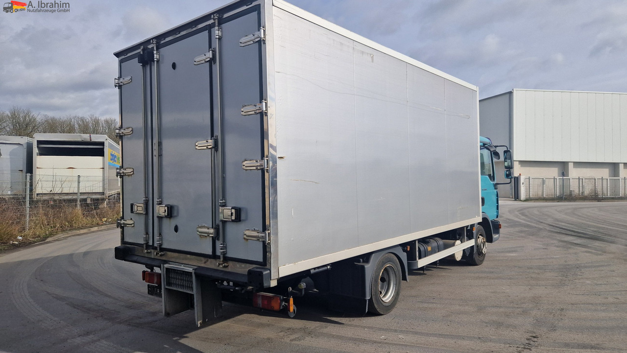 MAN 8.180 Thermokingkühlung - 30 ° sauber, 3. Gang kratzt, voll fahrbereit on lease MAN 8.180 Thermokingkühlung - 30 ° sauber, 3. Gang kratzt, voll fahrbereit: picture 12 MAN 8.180 Thermokingkühlung - 30 ° sauber, 3. Gang kratzt, voll fahrbereit on lease MAN 8.180 Thermokingkühlung - 30 ° sauber, 3. Gang kratzt, voll fahrbereit: picture 12