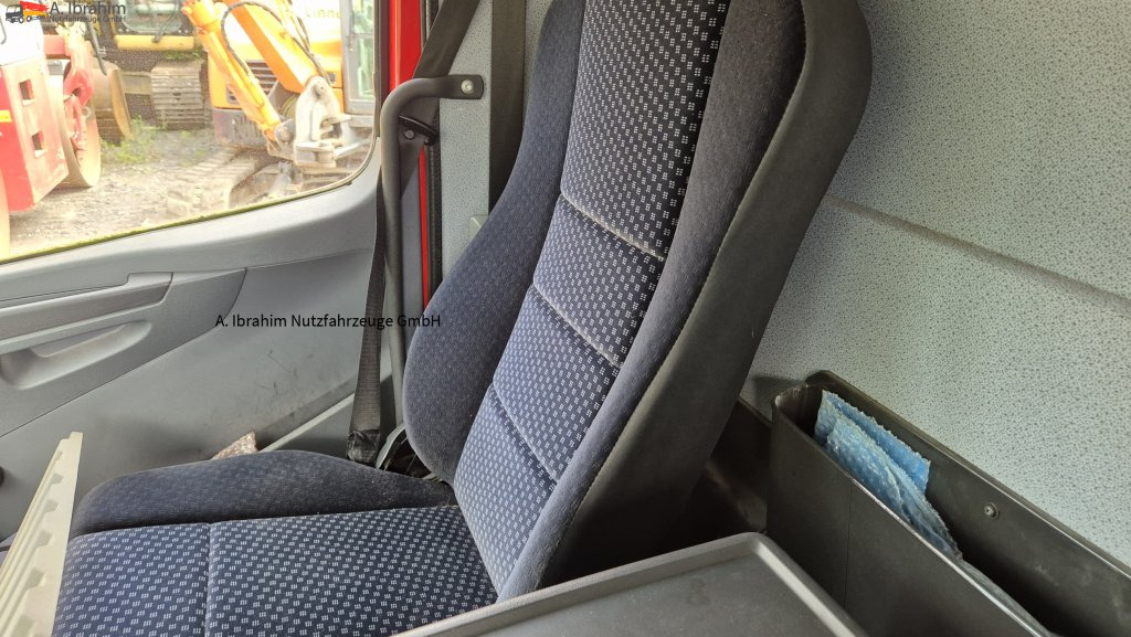 Mercedes-Benz 1222 Werkstattkoffer mit Regalsystem - Box truck: picture 5 Mercedes-Benz 1222 Werkstattkoffer mit Regalsystem - Box truck: picture 5