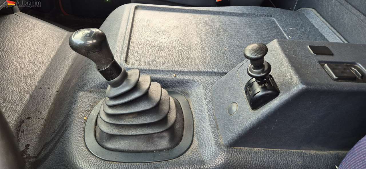 Mercedes-Benz Atego 823 LBW | Radstand 4900 mm | 7.2 m Pritsche Klima | 3 Pedals - Curtain side van: picture 3 Mercedes-Benz Atego 823 LBW | Radstand 4900 mm | 7.2 m Pritsche Klima | 3 Pedals - Curtain side van: picture 3