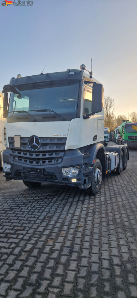 Mercedes-Benz 2643 6x4, Blatt Luft, scheckheft Mercedes - Tractor unit: picture 1 Mercedes-Benz 2643 6x4, Blatt Luft, scheckheft Mercedes - Tractor unit: picture 1