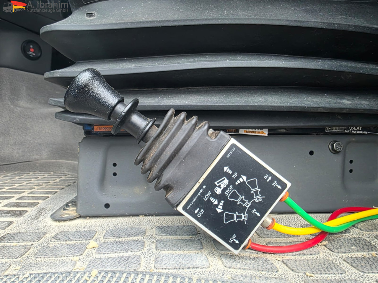 Volvo FH 520 | 6x4 | V8 | Kipphydraulik | Blatt Blatt | Schaltgetriebe | Klima | Trommelbremse | 3 Pedals - Tractor unit: picture 4 Volvo FH 520 | 6x4 | V8 | Kipphydraulik | Blatt Blatt | Schaltgetriebe | Klima | Trommelbremse | 3 Pedals - Tractor unit: picture 4