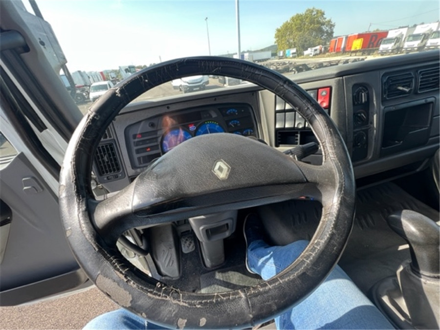 Cab chassis truck Renault HM 270.18: picture 6 Cab chassis truck Renault HM 270.18: picture 6