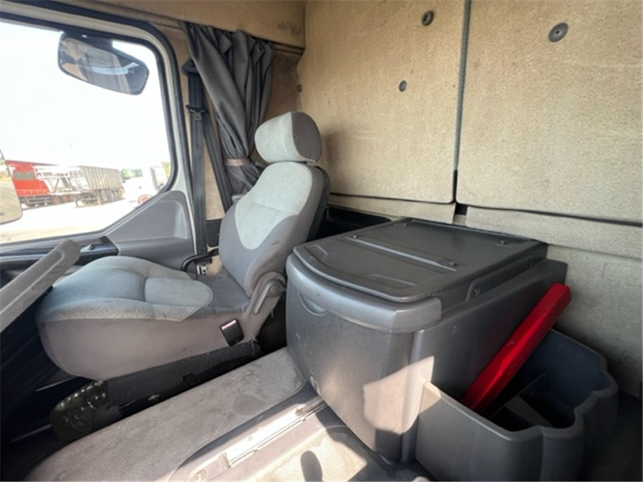 Cab chassis truck Renault HM 270.18: picture 14 Cab chassis truck Renault HM 270.18: picture 14