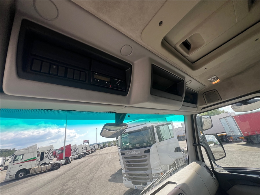 Curtainsider truck Renault PREMIUM 370: picture 11