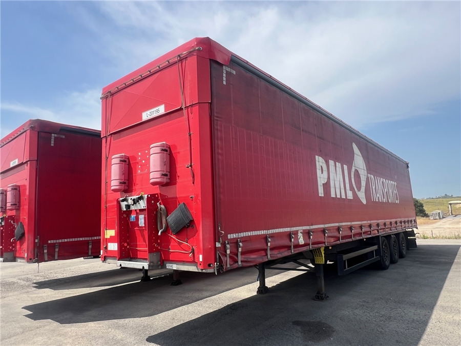 SCHMITZ CARGOBULL SCB-S3T TETO ELEVAR - Curtainsider semi-trailer: picture 2 SCHMITZ CARGOBULL SCB-S3T TETO ELEVAR - Curtainsider semi-trailer: picture 2