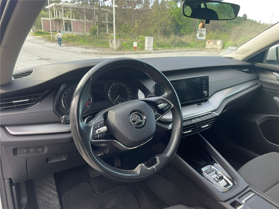Car SKODA OCTAVIA: picture 6