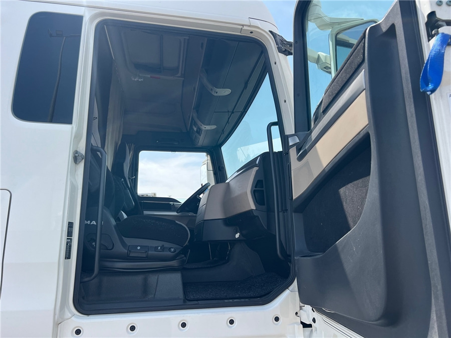 Tractor unit MAN TGX 18.460: picture 12