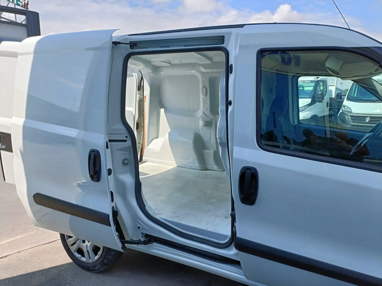 FIAT DOBLO CARGO 1.3 MJT SX - Panel van: picture 3 FIAT DOBLO CARGO 1.3 MJT SX - Panel van: picture 3