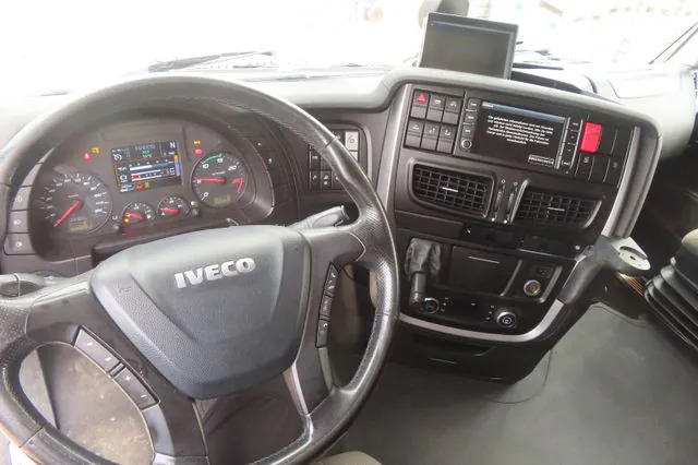 IVECO AS260S42 Y/FP - Cab chassis truck: picture 5 IVECO AS260S42 Y/FP - Cab chassis truck: picture 5