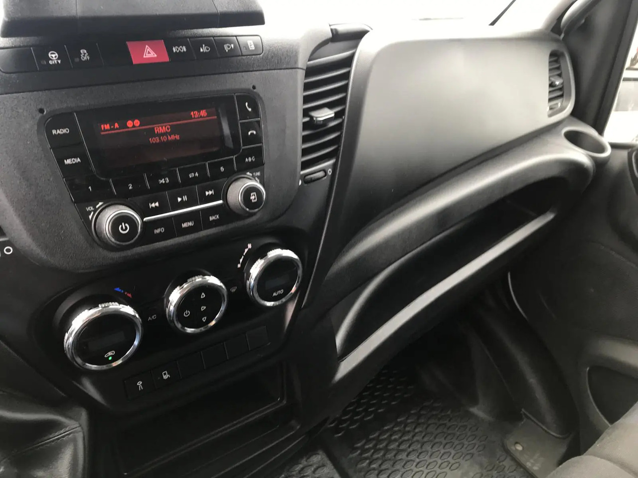 IVECO DAILY 35C16 CC 3000 - Curtain side van: picture 5 IVECO DAILY 35C16 CC 3000 - Curtain side van: picture 5