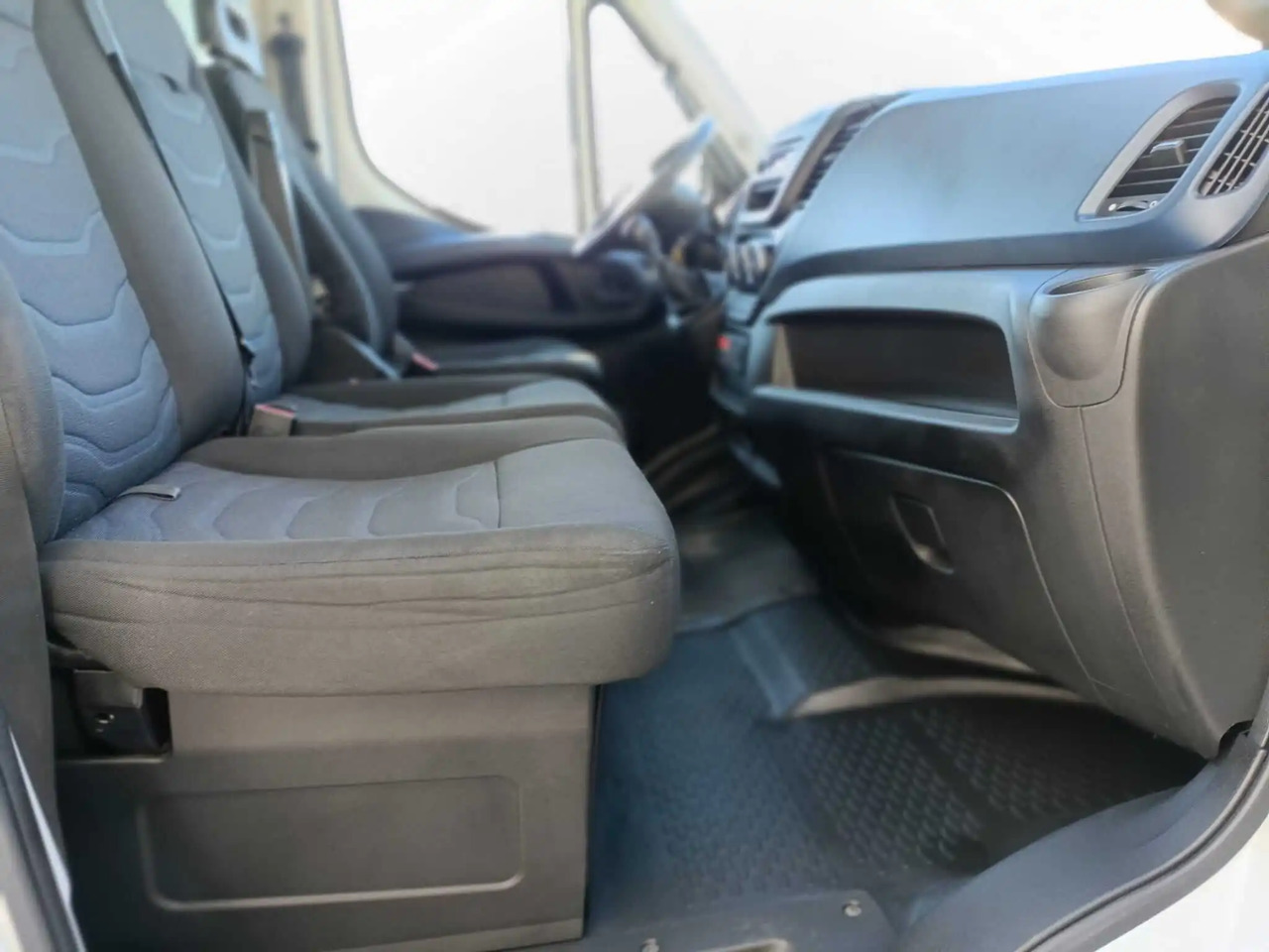 IVECO DAILY 60C18 RIBALTABILE CON GRU - Tipper: picture 4 IVECO DAILY 60C18 RIBALTABILE CON GRU - Tipper: picture 4