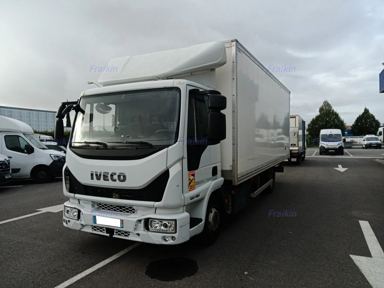 IVECO EUROCARGO 100E19P - Box truck: picture 2 IVECO EUROCARGO 100E19P - Box truck: picture 2