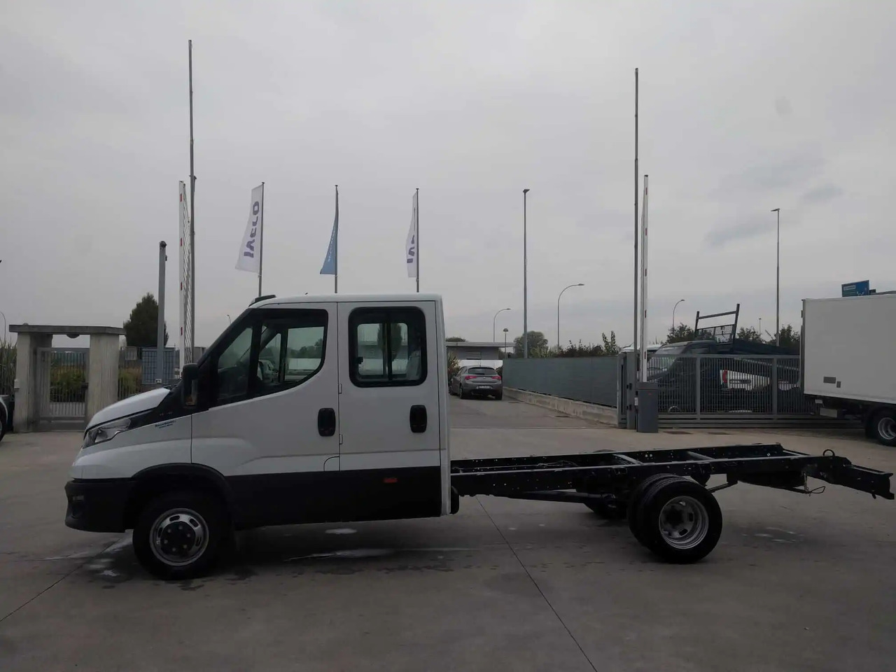 IVECO DAILY 35C18 DOPPIA CABINA 7 POSTI - Van: picture 3 IVECO DAILY 35C18 DOPPIA CABINA 7 POSTI - Van: picture 3
