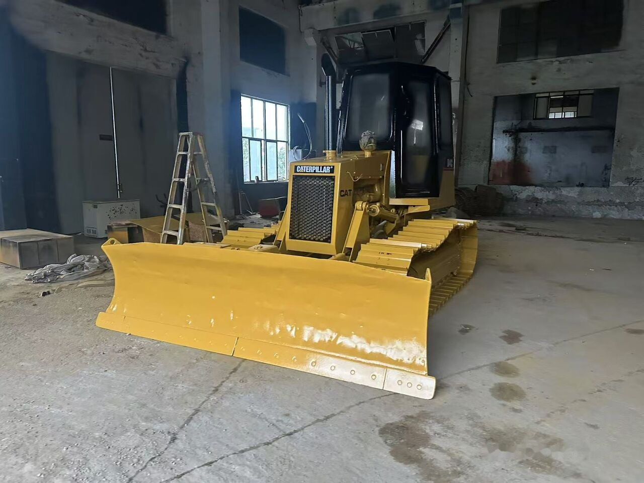 Caterpillar D4C - Bulldozer: picture 4 Caterpillar D4C - Bulldozer: picture 4