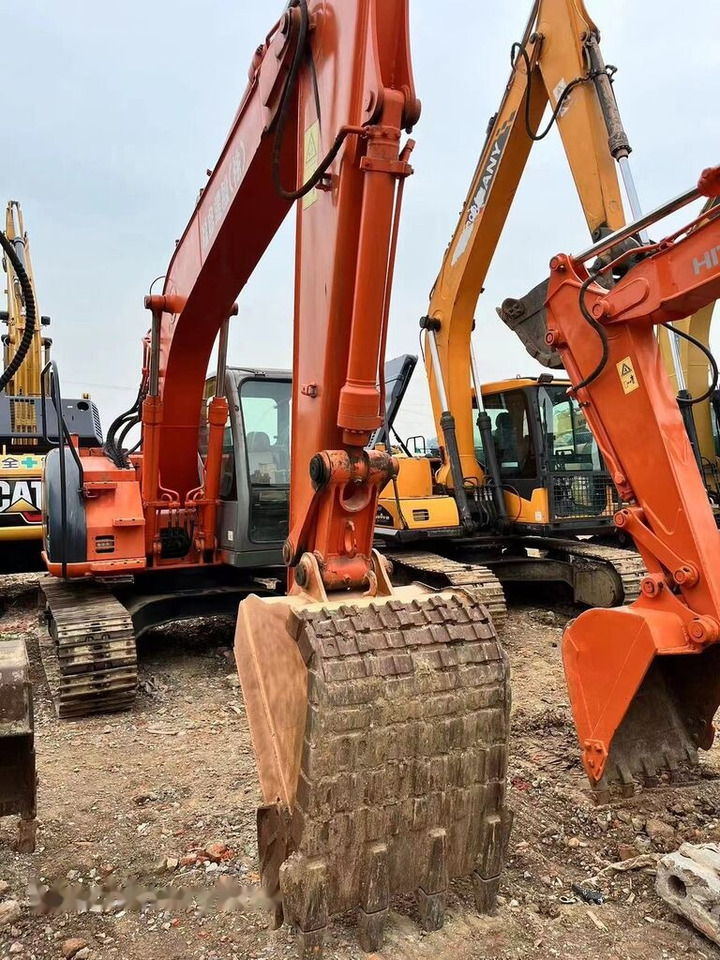 Hitachi ZX135 - Crawler excavator: picture 5 Hitachi ZX135 - Crawler excavator: picture 5