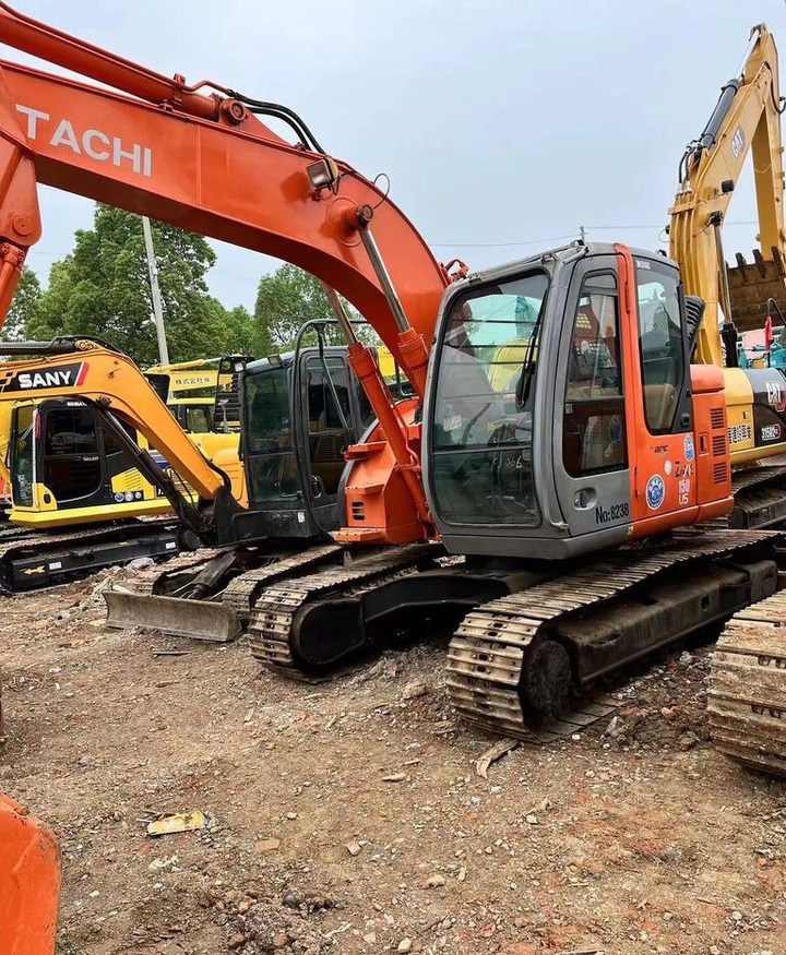 Hitachi ZX135 - Crawler excavator: picture 2 Hitachi ZX135 - Crawler excavator: picture 2