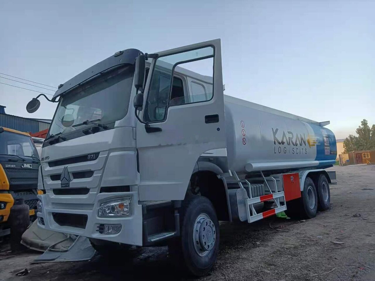 Howo 371 - Tank truck: picture 4 Howo 371 - Tank truck: picture 4