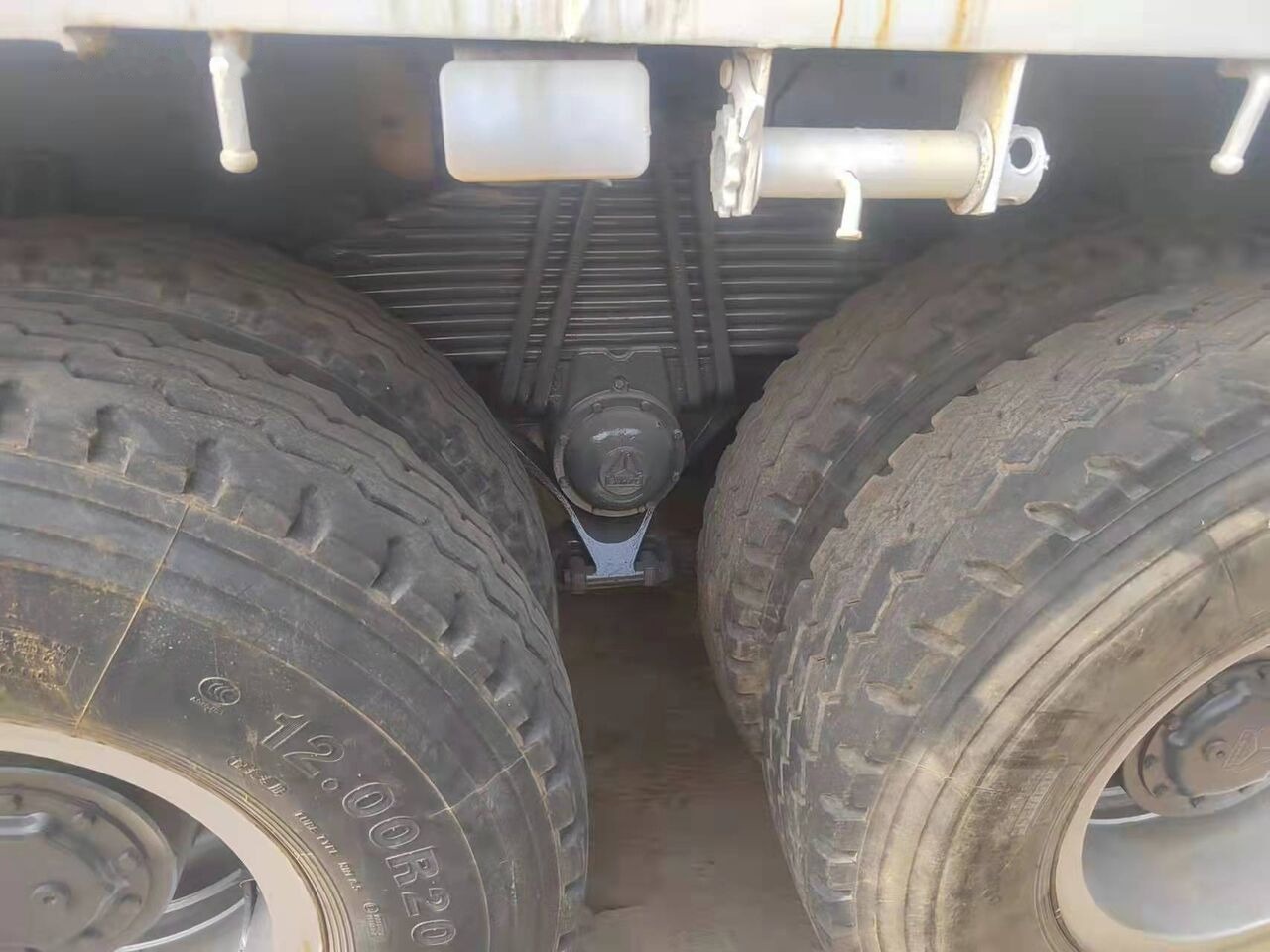 Howo 371 - Tipper, Crane truck: picture 4 Howo 371 - Tipper, Crane truck: picture 4