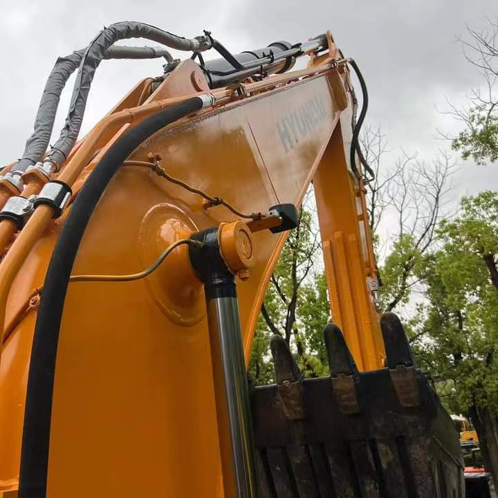 Hyundai Robex 220 LC-9S - Crawler excavator: picture 2 Hyundai Robex 220 LC-9S - Crawler excavator: picture 2